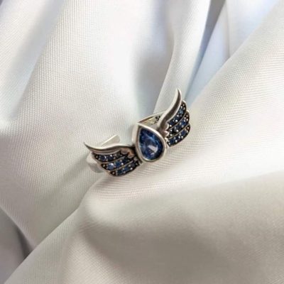 Anillo de alas azúl