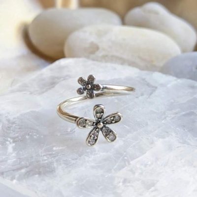 Anillo flores de zirconia - Imagen 4