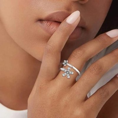 Anillo flores de zirconia