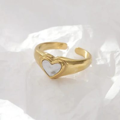 Anillo de corazón blanco
