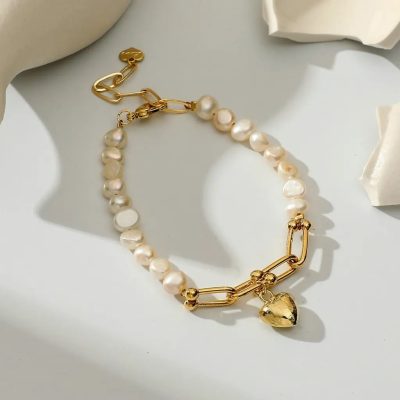 Pulsera de perlas y corazón dorado - Imagen 2