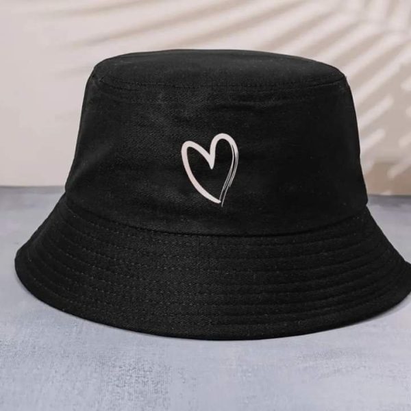 Sombrero de corazón negro