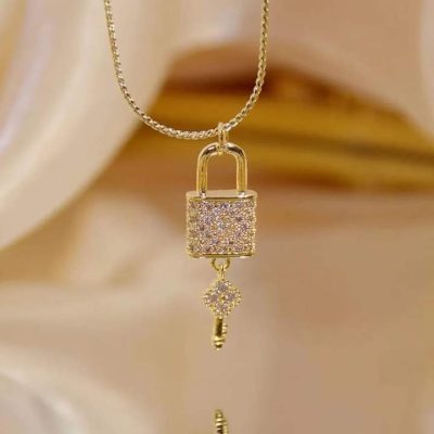Collar candado y llave dorado - Imagen 3