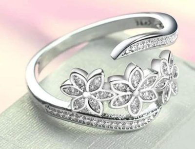 Anillo flores de zirconias white