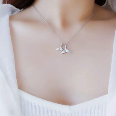 Collar colas de delfin