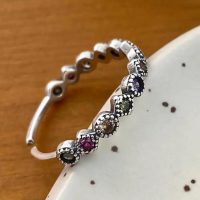 Anillo de zirconias multicolores
